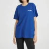 Blå kortärmad T-shirt med tryck