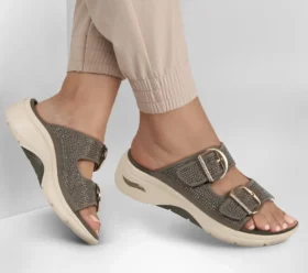 Martha Stewart: Go Walk Arch Fit 2.0-sandal – en riktig blickfångare