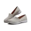 Moderna bekväma slip-on-skor Elfenben