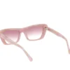 Solglasögon med upphöjd Cateye-modell och marmorerad gradient